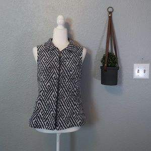CHICOS PATTERNED ZIP UP VEST SIZE 0